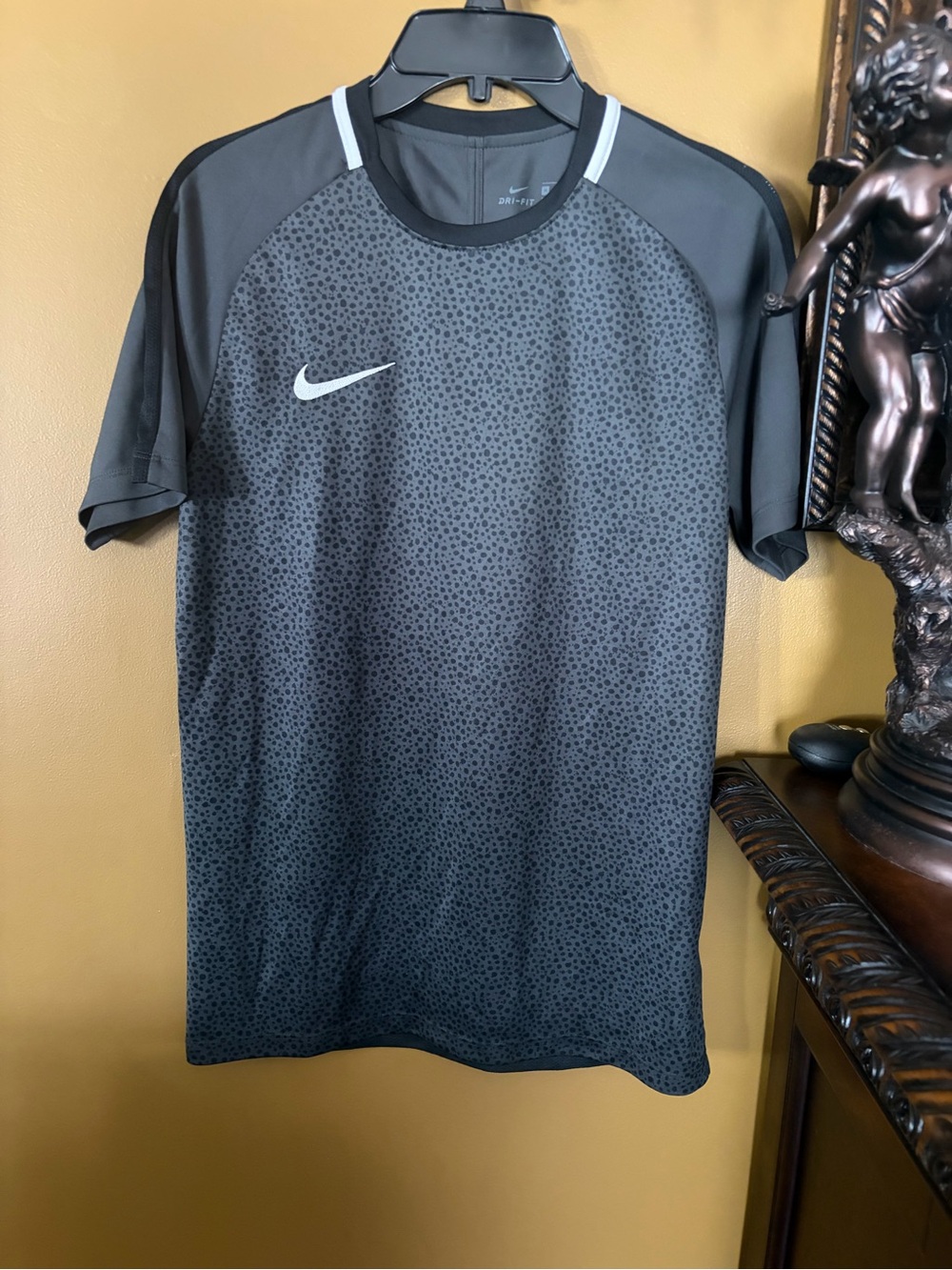 Nike Men’s Black Heathered Short Sleeve Dri-FIT Tee